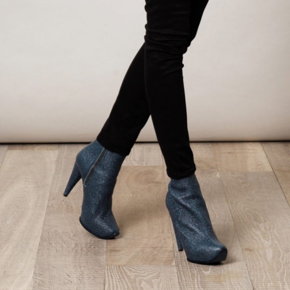 NIB ACNE Studios Araceli Texture leather boots